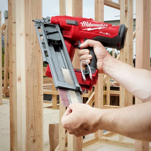 Milwaukee M18FFN-0C M18 FUEL akkus szegezőgép 30-34°-os