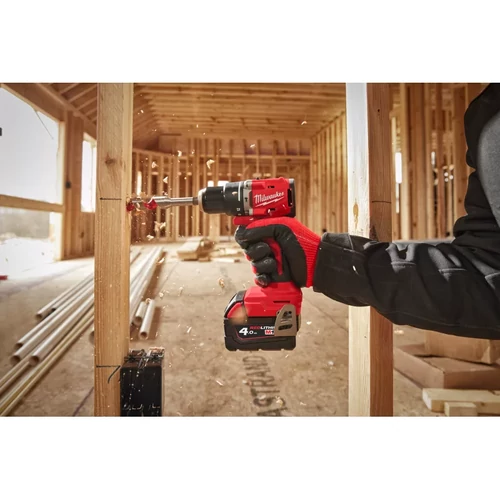 Milwaukee M18BLPDRC-422C kompakt szénkefe nélküli ütvefúró-csavarozó