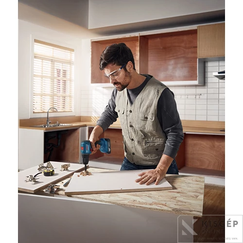 Bosch GSR 185-LI fúrócsavarozó akkuval töltővel kofferban