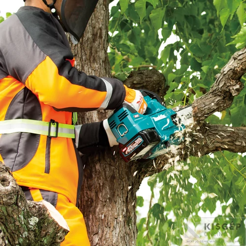 Makita UC004GM101 40Vmax XGT Li-Ion BL 1400 W láncfűrész 35 cm 3/8