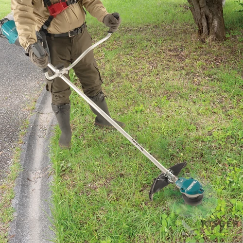 Makita UR002GZ01 40Vmax XGT BL ADT AFT 550 W fűkasza Z