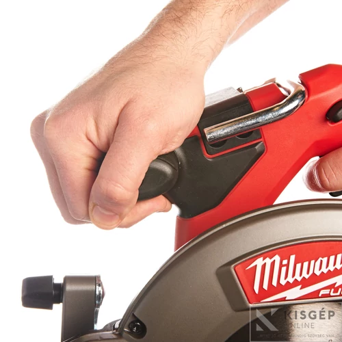 Milwaukee M18CCS55-502X M18 FUEL körfűrész 55 mm vágási mélységgel