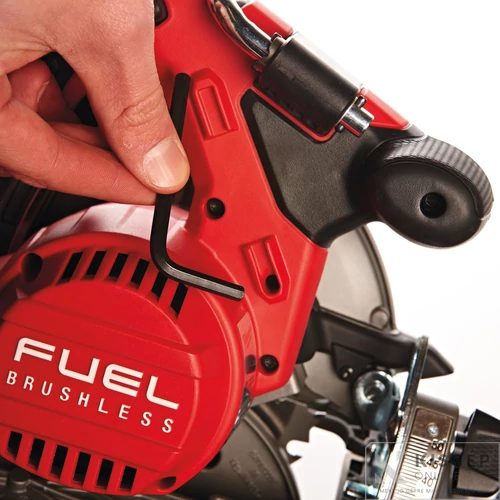 Milwaukee M18CCS55-502X M18 FUEL körfűrész 55 mm vágási mélységgel