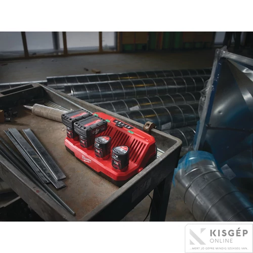 Milwaukee M12 C4   M12 4 SOROS TÖLTő